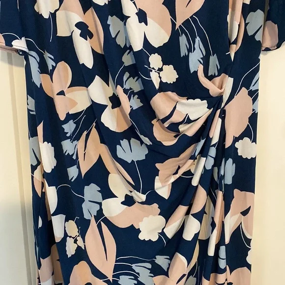 Floral flutter sleeve maternity dress - Picture 3 of 7